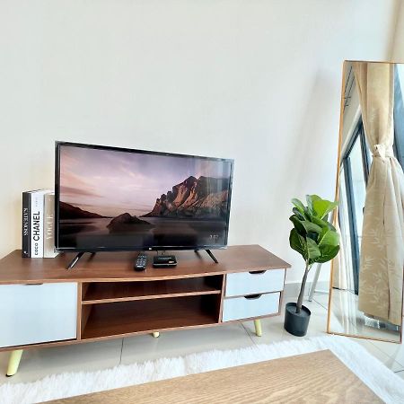 A 1-4 Pax Cozy Studio Tv Box Pool 100Mps Wifi 3 Bed Trefoil Setia Alam Exterior photo