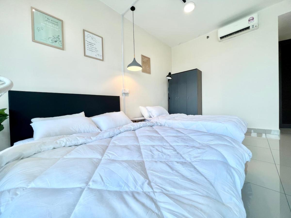 A 1-4 Pax Cozy Studio Tv Box Pool 100Mps Wifi 3 Bed Trefoil Setia Alam Exterior photo