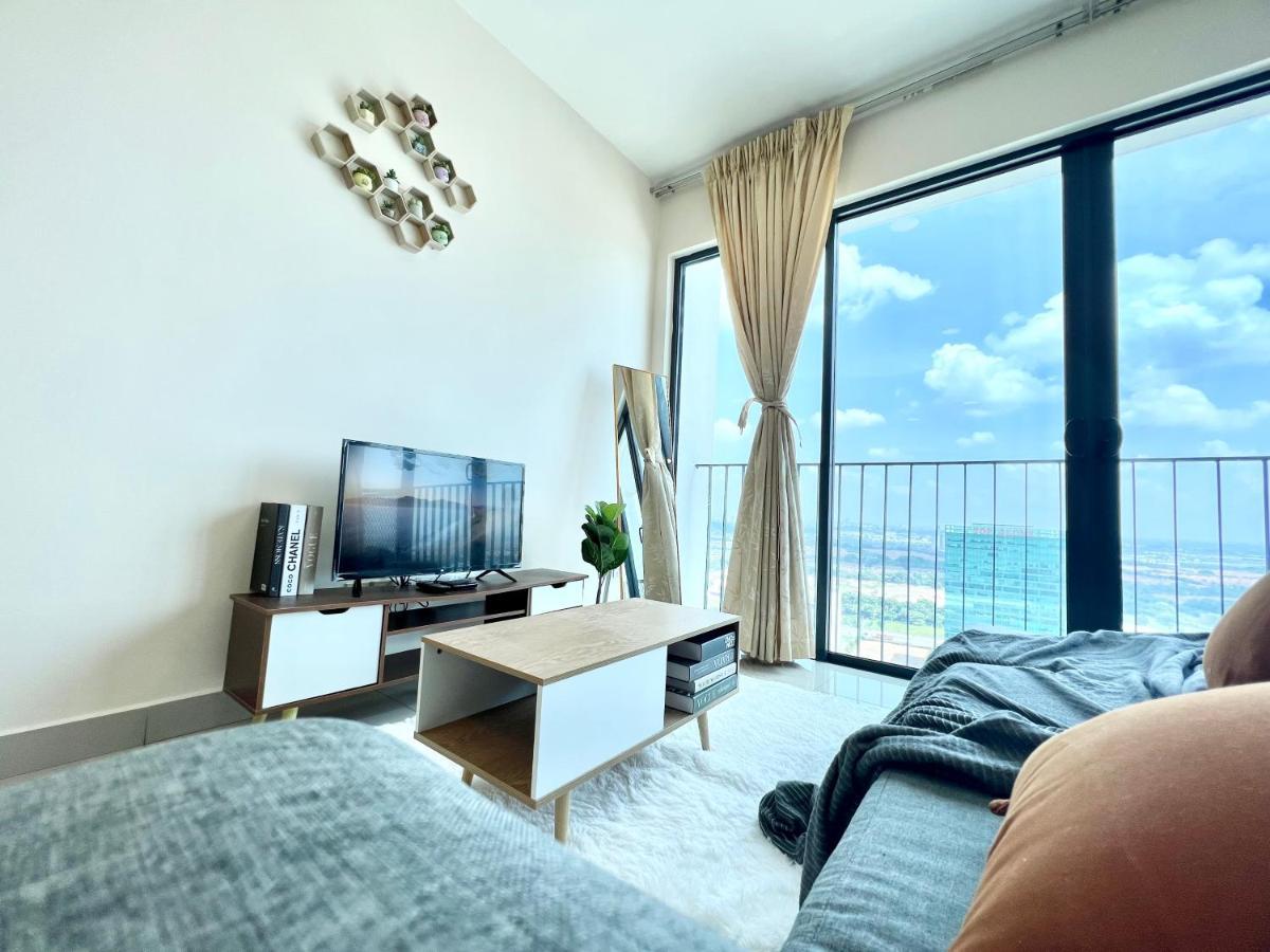 A 1-4 Pax Cozy Studio Tv Box Pool 100Mps Wifi 3 Bed Trefoil Setia Alam Exterior photo